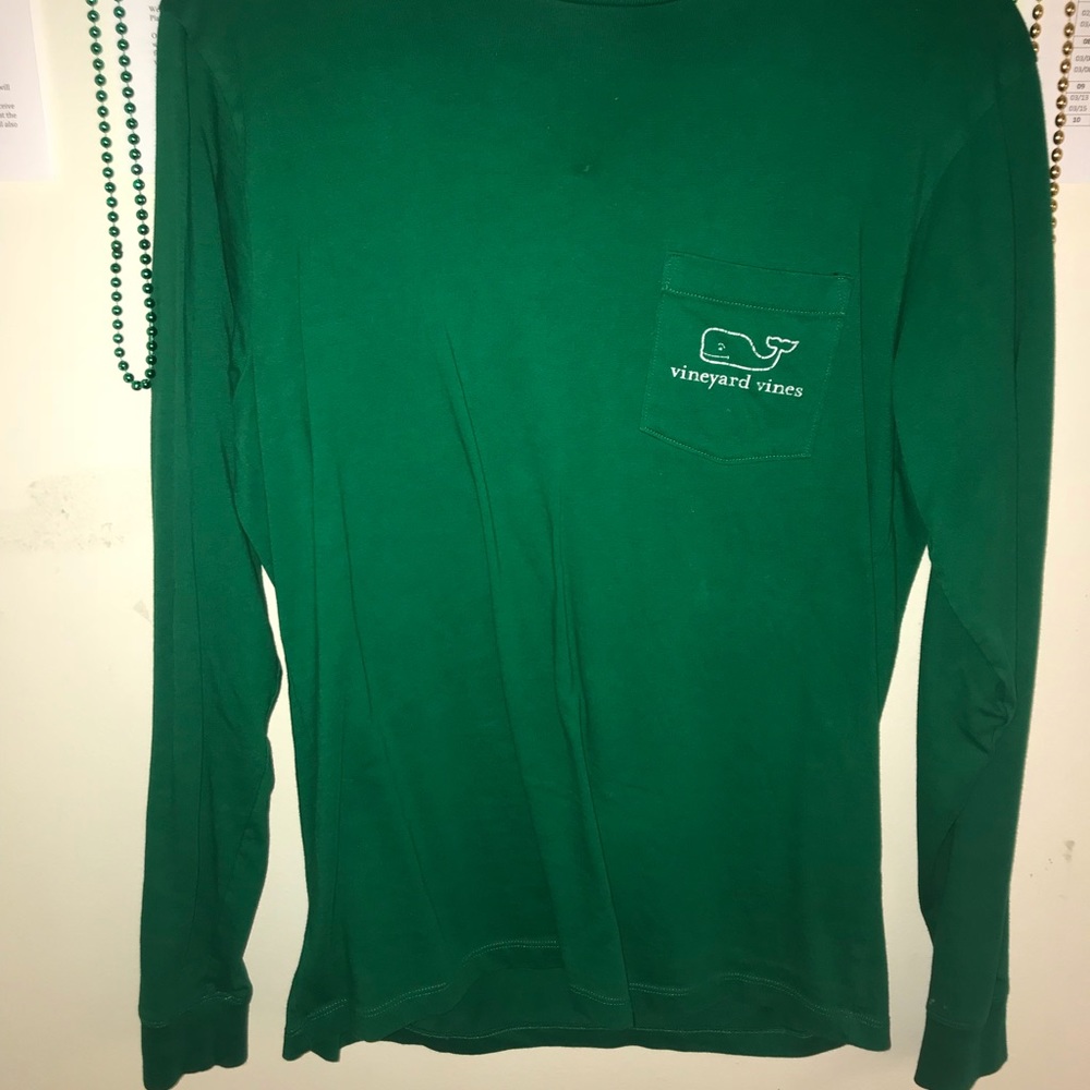 Vineyard vines green tshirt